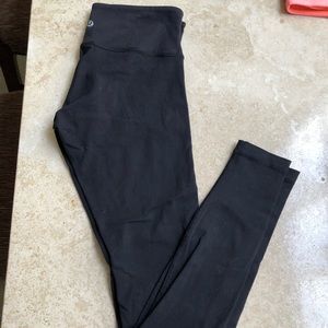 Size 6, lululemon wunderunder Black legging